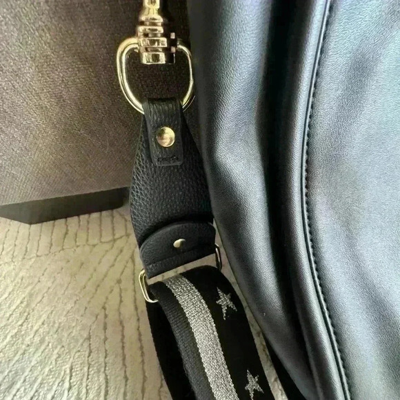Calvin Klein black leather purse - Picture 7 of 10